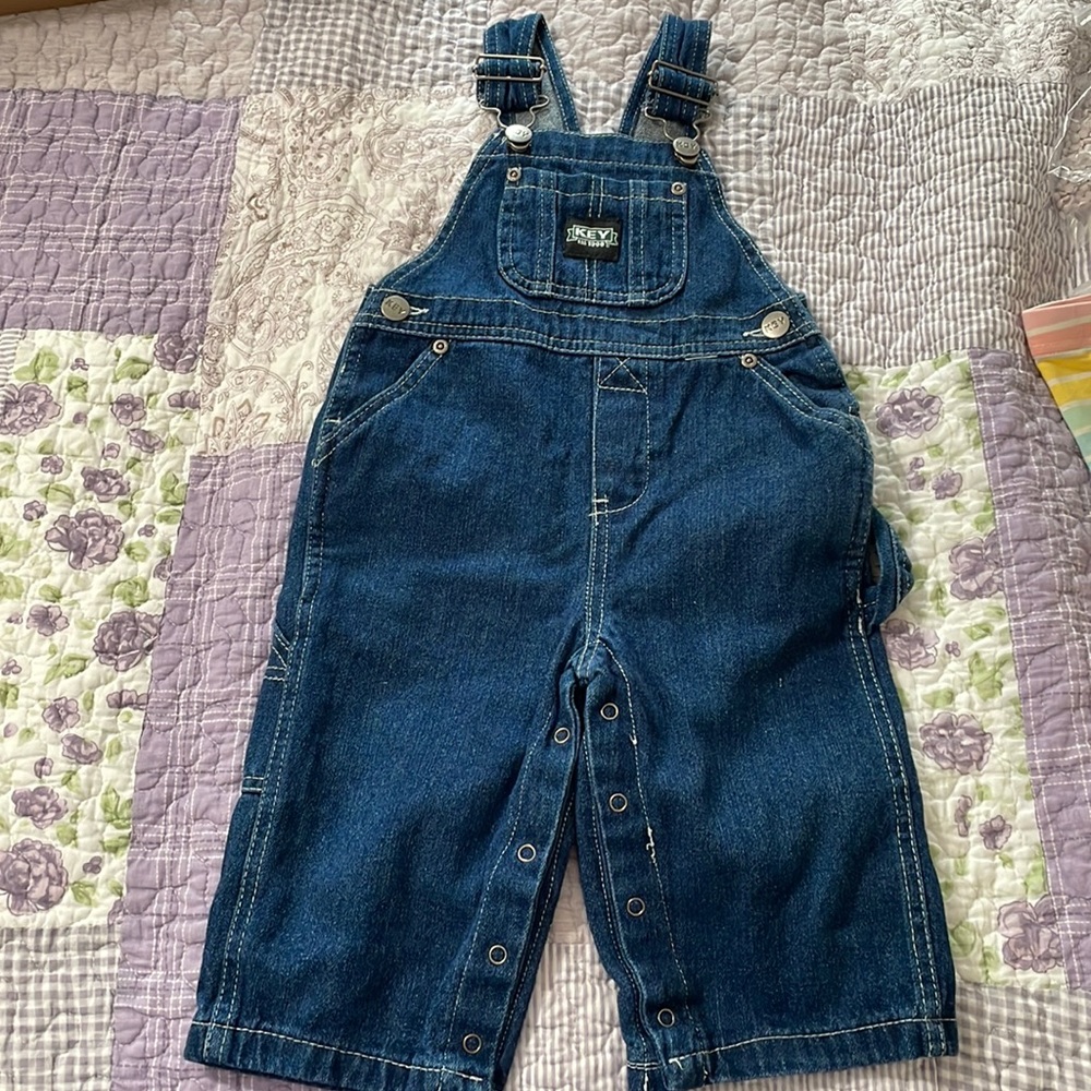 Key bibs size 12 months can be for boy or girl